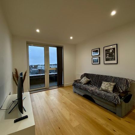 Spacious 2 Bedroom Penthouse Retreat London Bagian luar foto