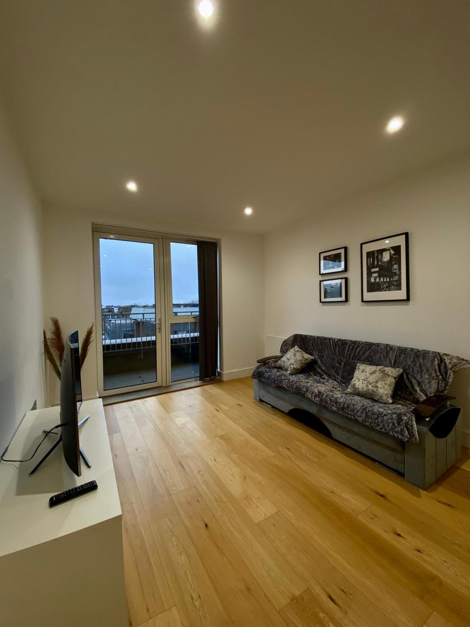 Spacious 2 Bedroom Penthouse Retreat London Bagian luar foto
