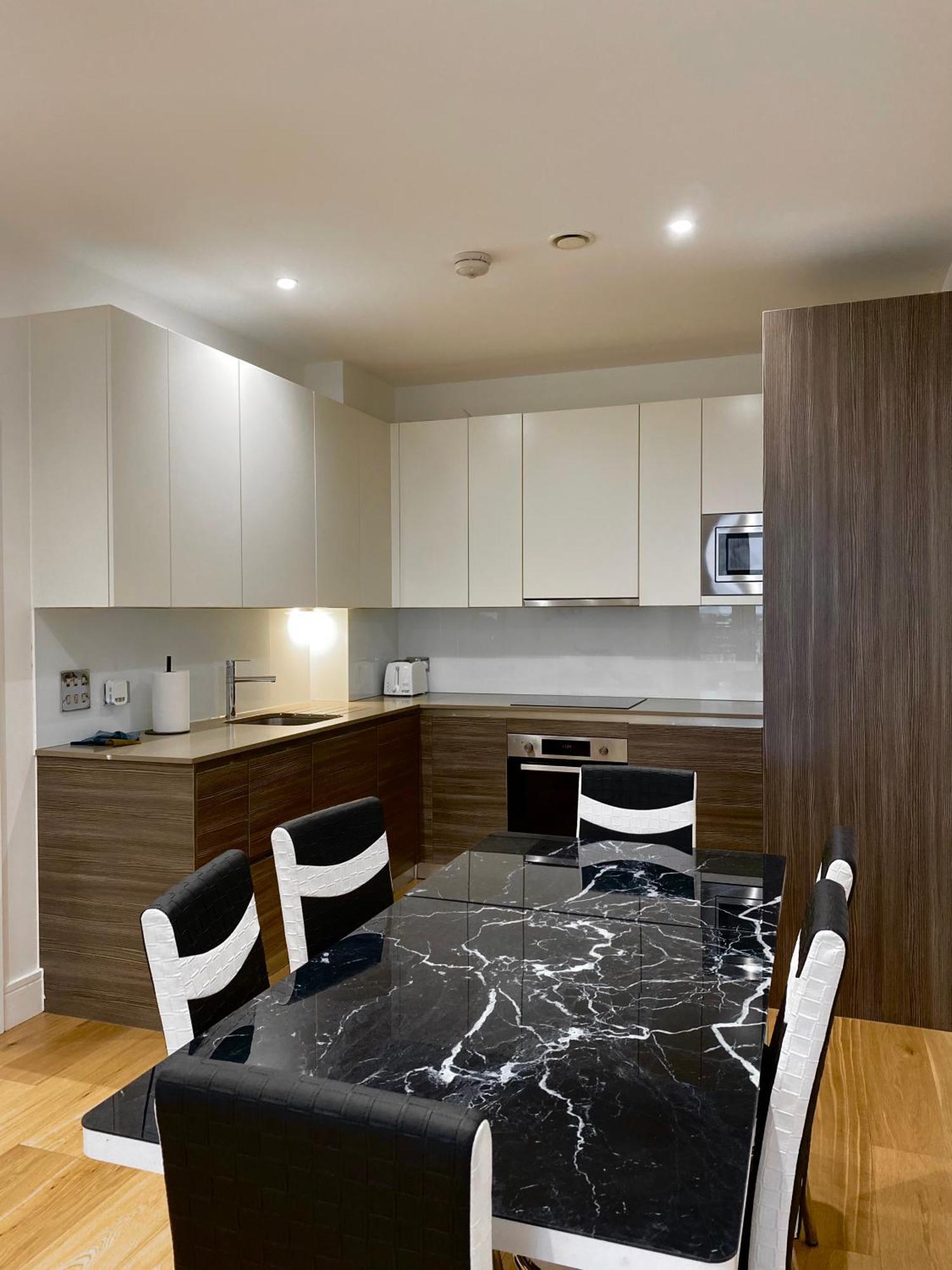 Spacious 2 Bedroom Penthouse Retreat London Bagian luar foto