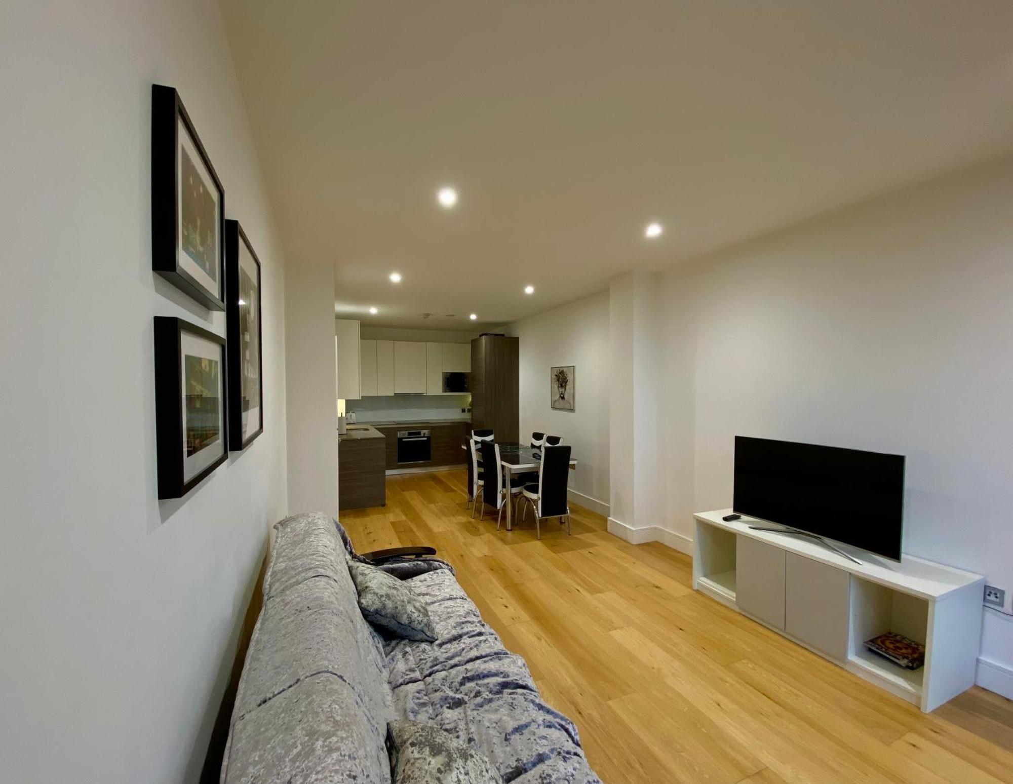 Spacious 2 Bedroom Penthouse Retreat London Bagian luar foto