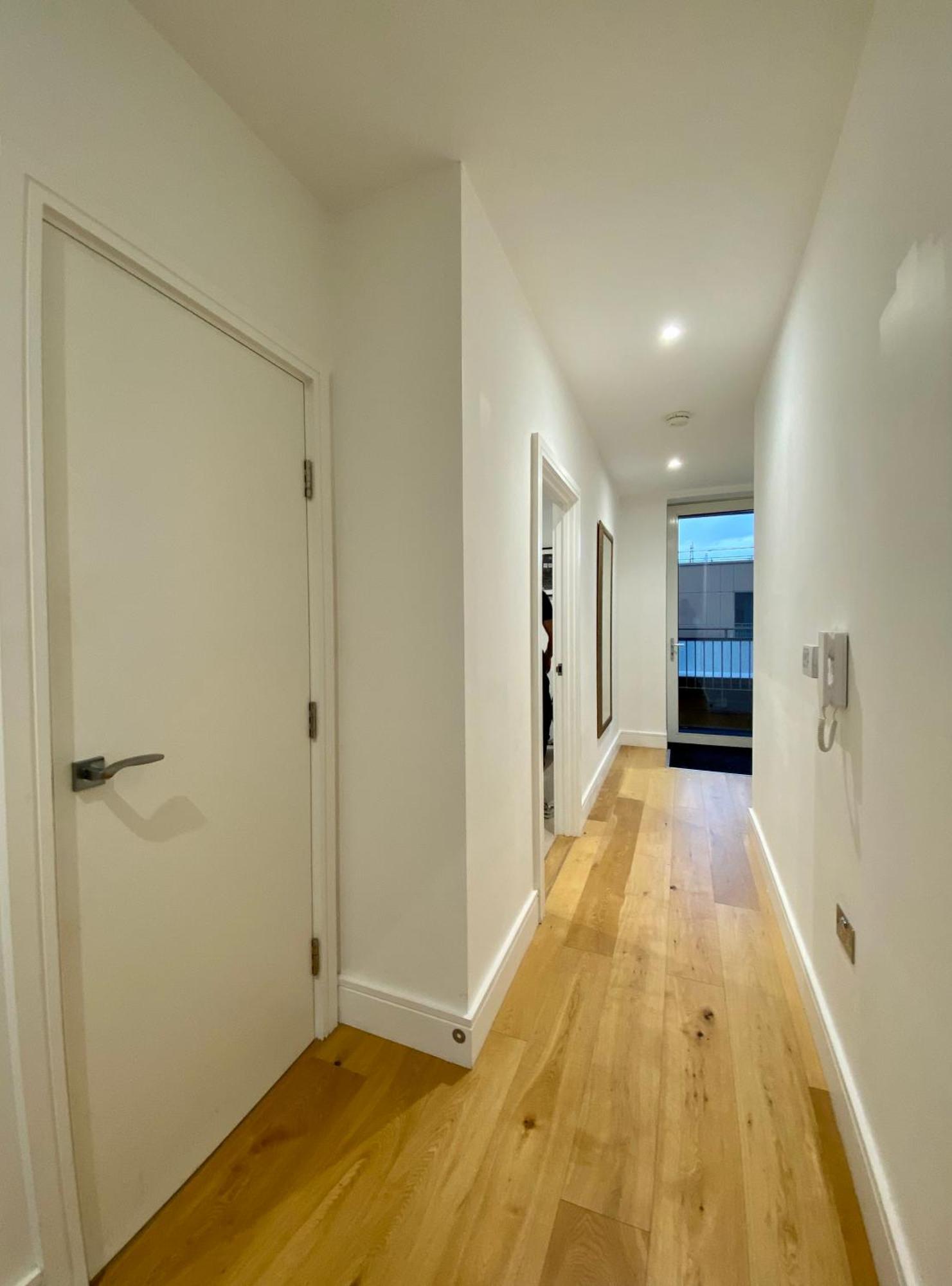 Spacious 2 Bedroom Penthouse Retreat London Bagian luar foto