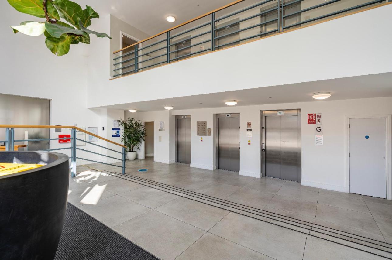 Spacious 2 Bedroom Penthouse Retreat London Bagian luar foto