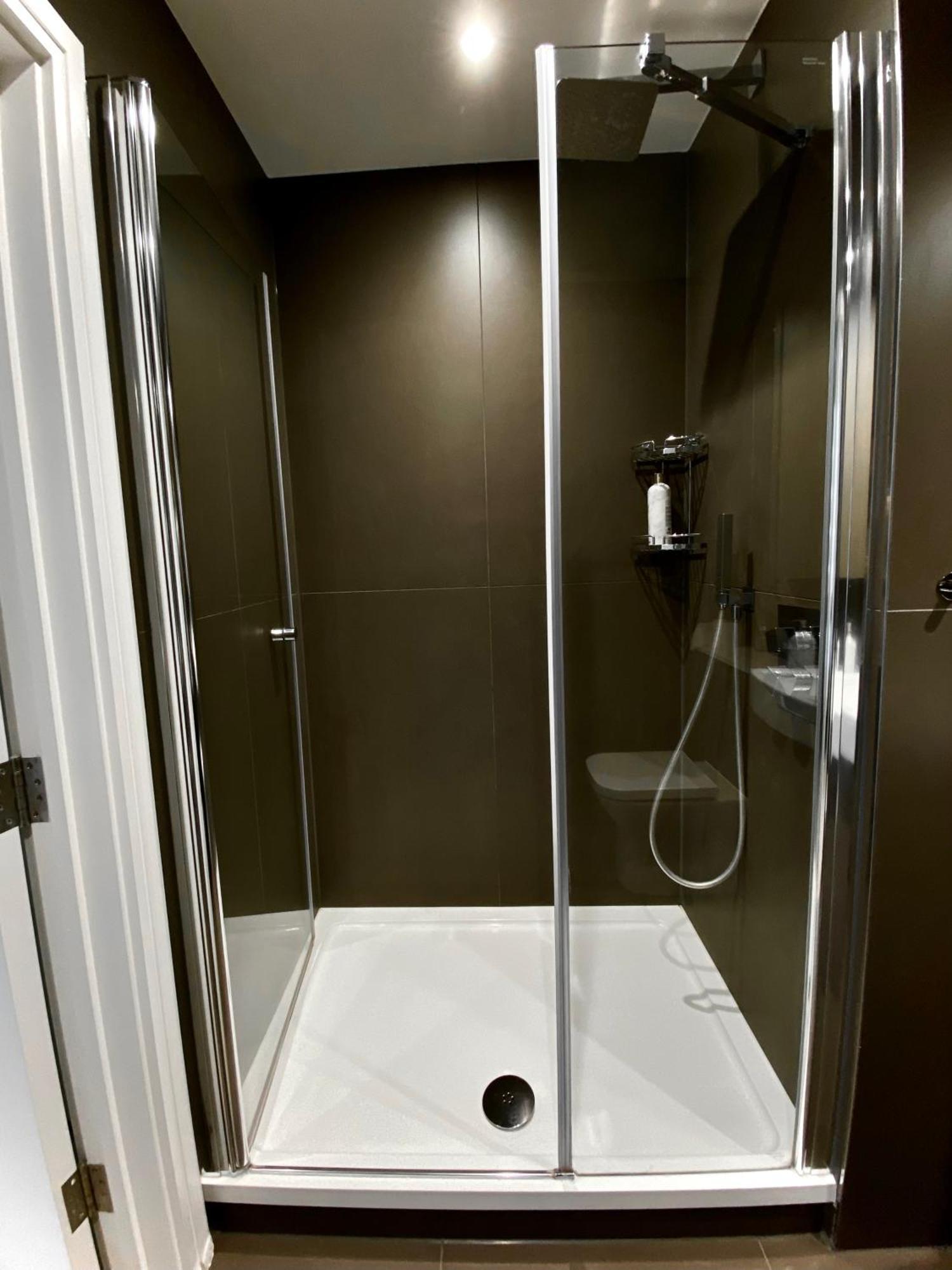 Spacious 2 Bedroom Penthouse Retreat London Bagian luar foto