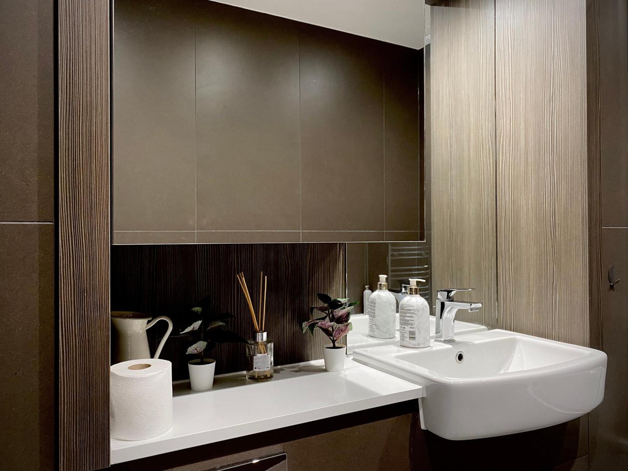 Spacious 2 Bedroom Penthouse Retreat London Bagian luar foto